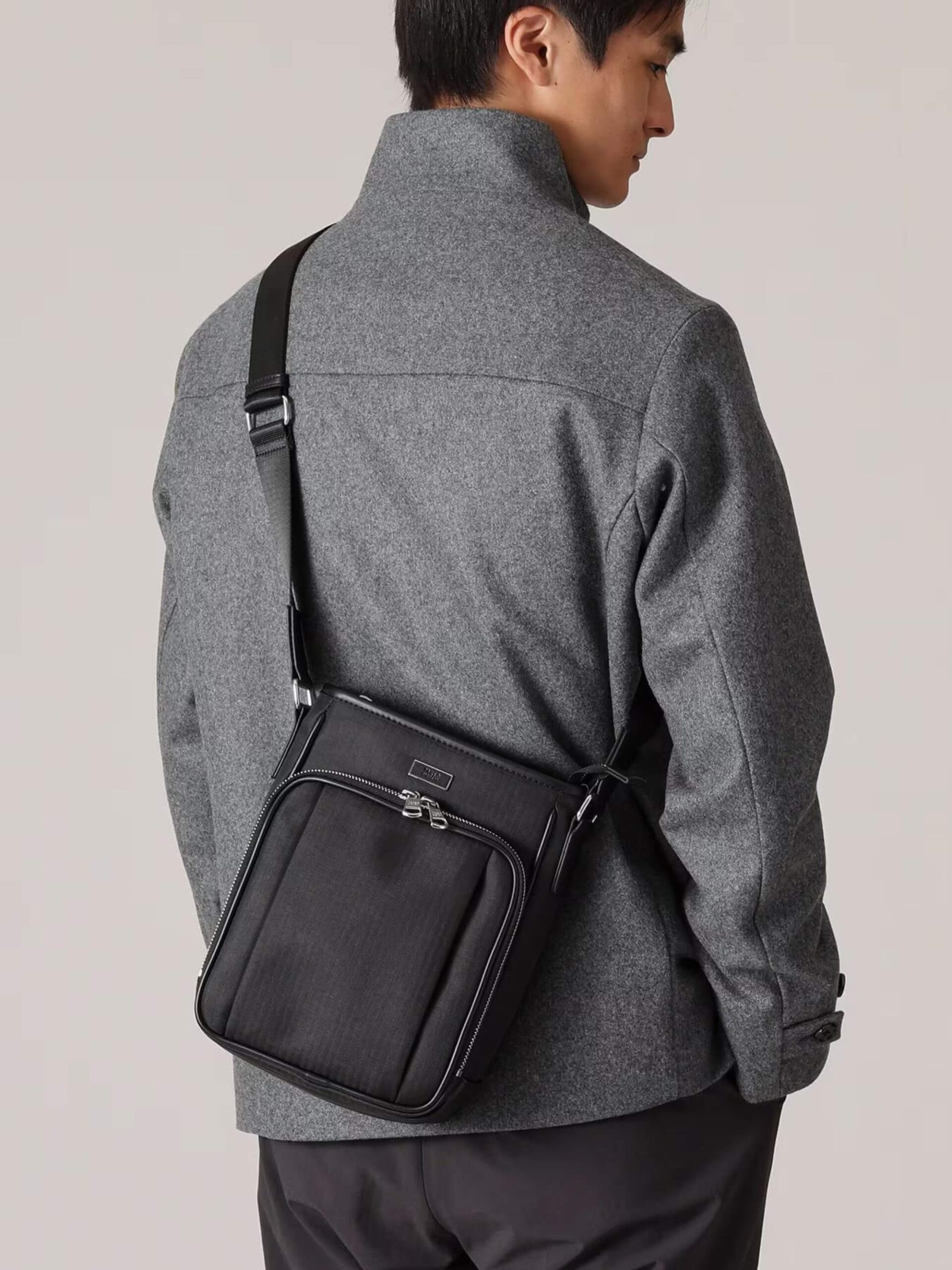 BLACK HERRINGBONE CROSSBODY BAG (2)