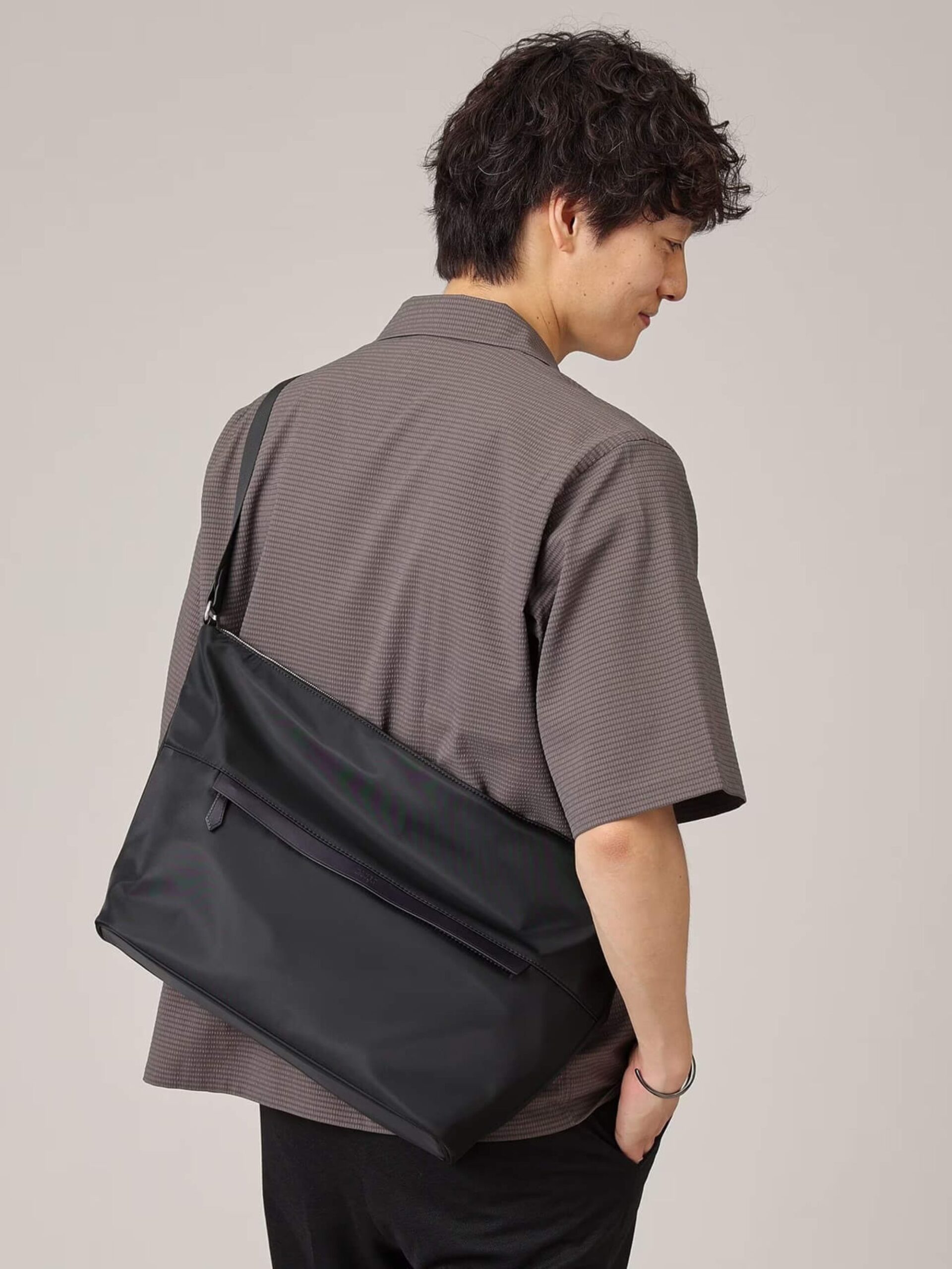 BLACK LEATHER COMBI NYLON CROSSBODY BAG (7009344)