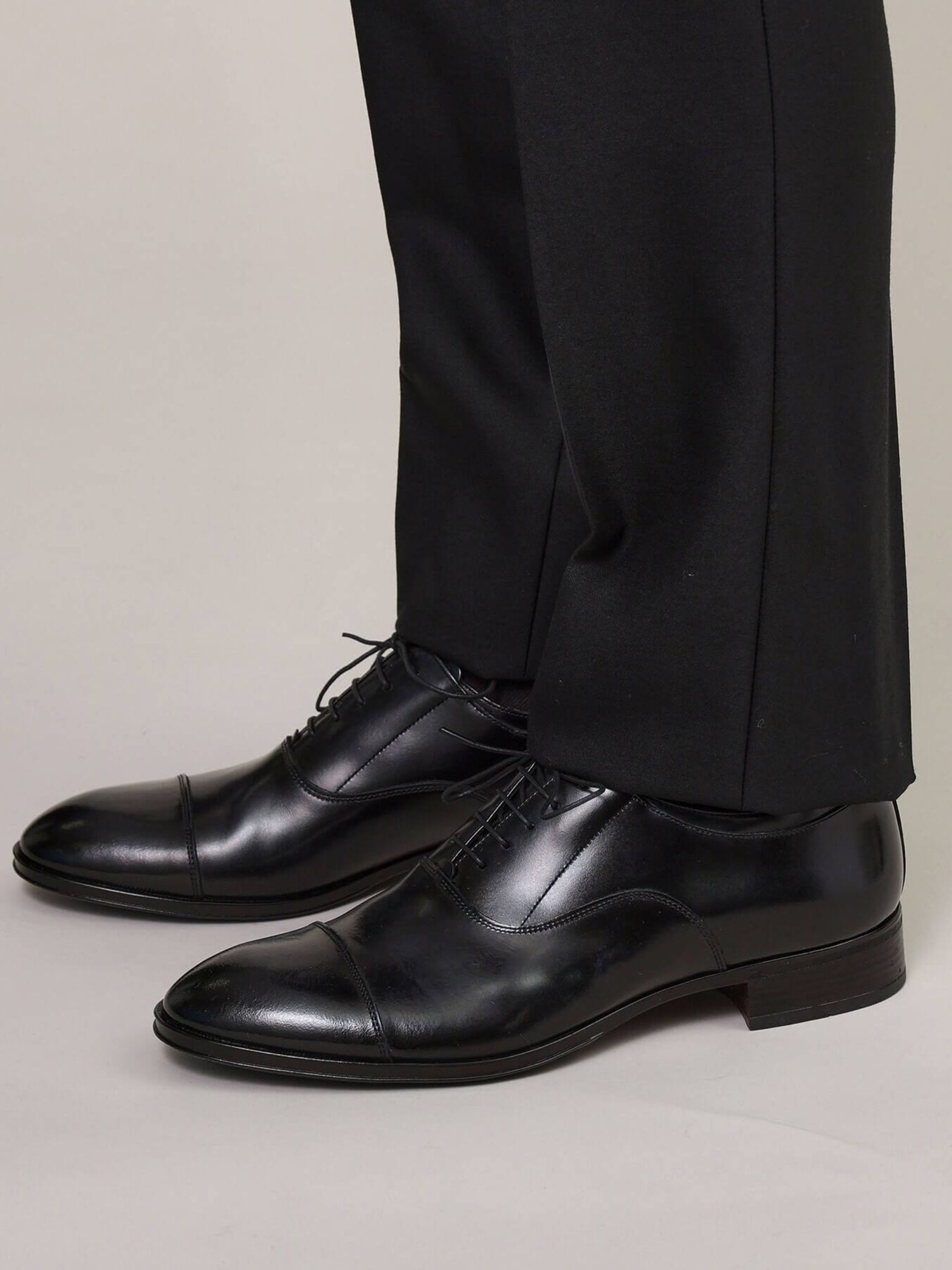 02-BLACK-LEATHER-SHOES-07001430455