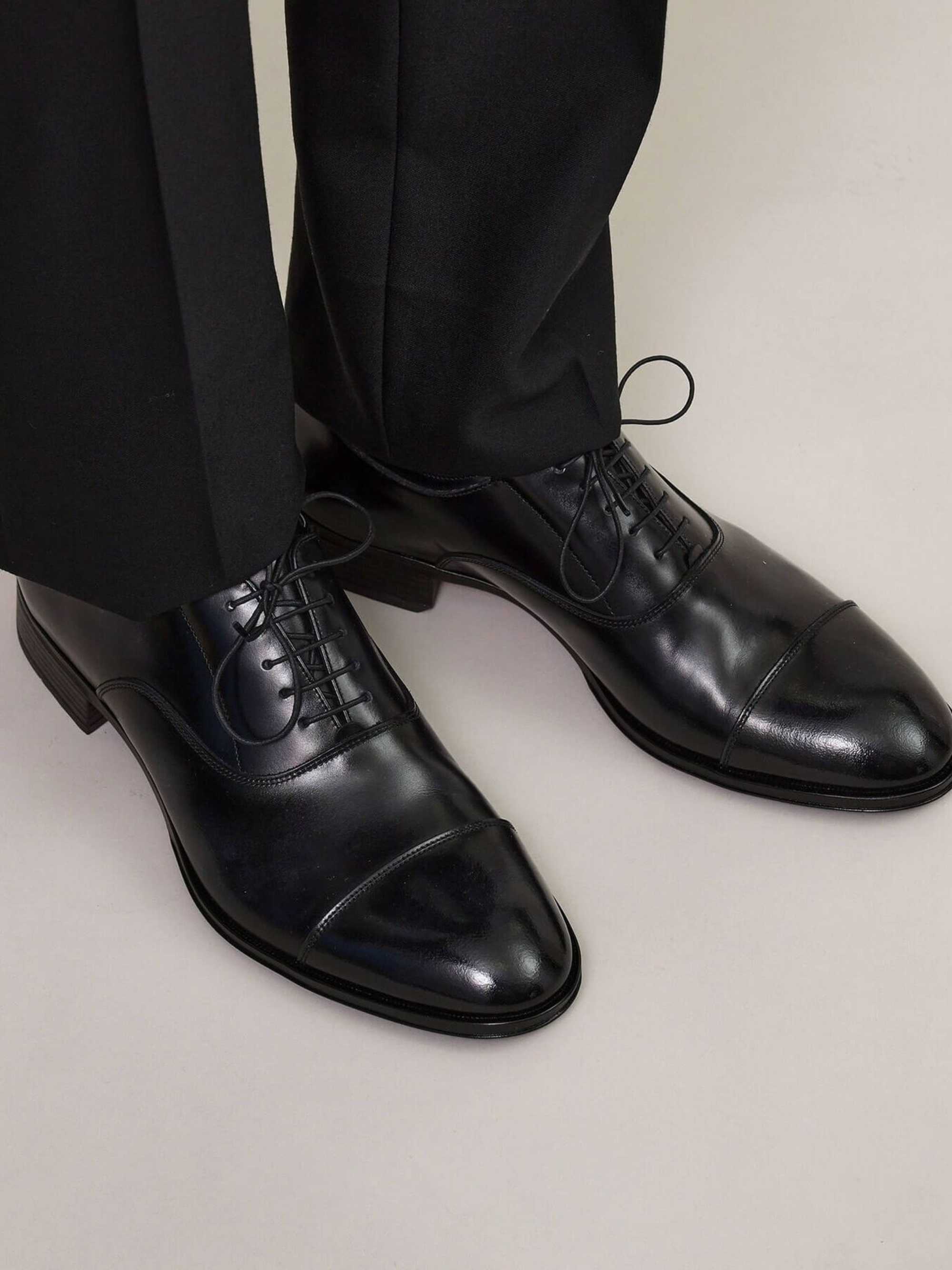 02-BLACK-LEATHER-SHOES-0700143058