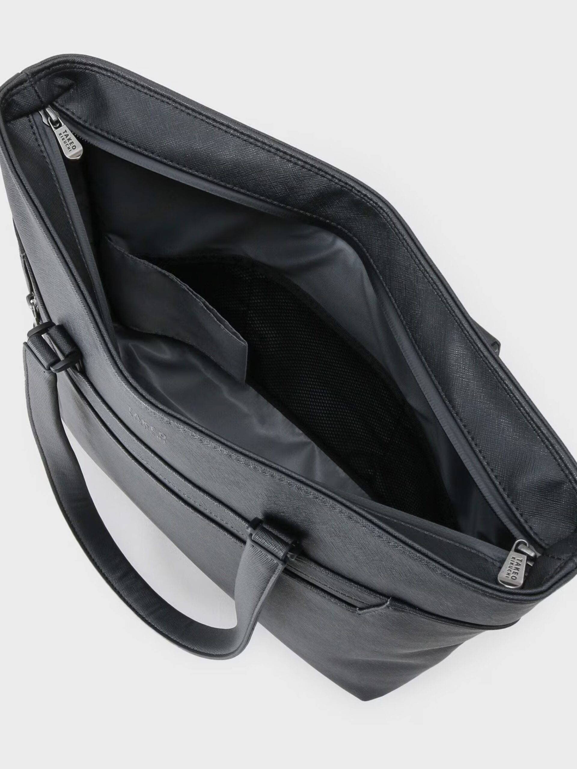 BLACK SAFFIANO WRP LIGHTWEIGHT TOTE BAG (2)