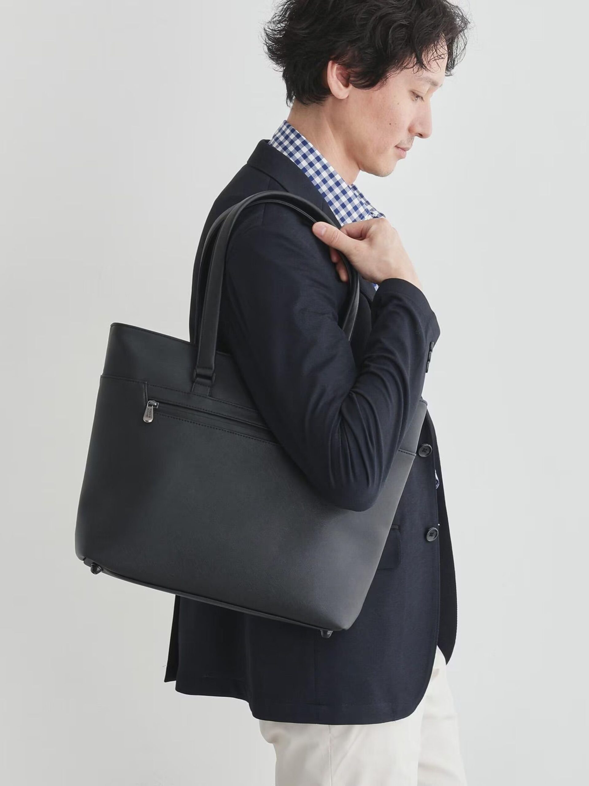 BLACK SAFFIANO WRP LIGHTWEIGHT TOTE BAG (5)